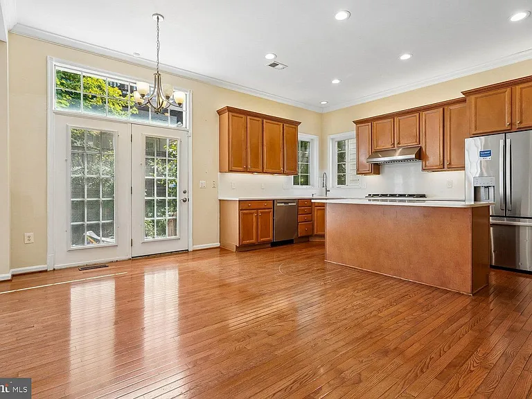 9059 Galvin Ln — Photo 18