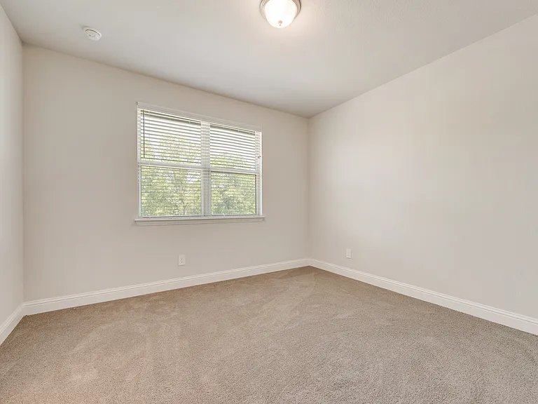 306 Duxbury Ct — Photo 32