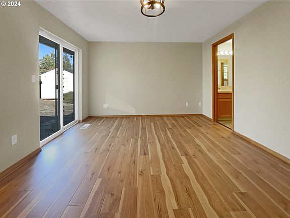 5th image of 13507 NE 6th Ave