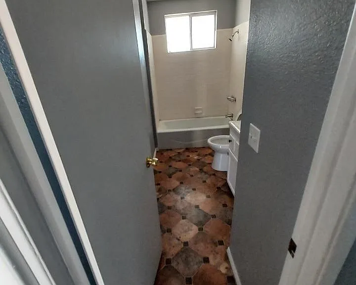 18216 Walnut St — Photo 3