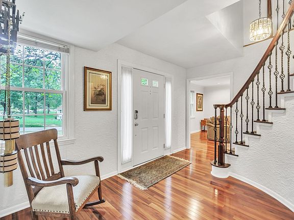 3rd image of 503 Knollwood Dr