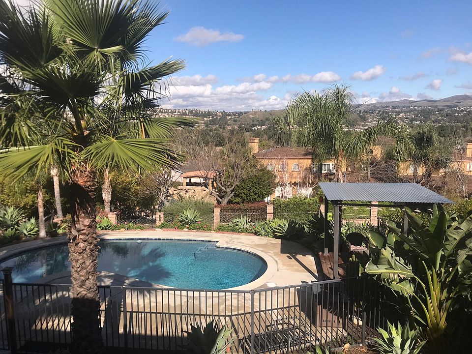 1st image of 124 S Eucalyptus Dr