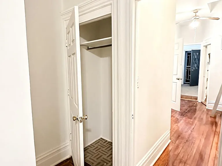 907 Summit Ave #3 — Photo 6