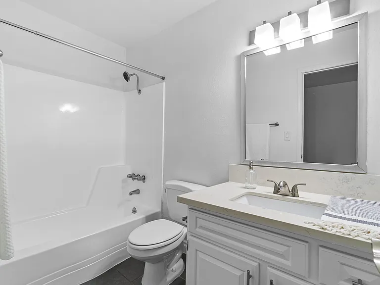 600 Olive Bathroom
