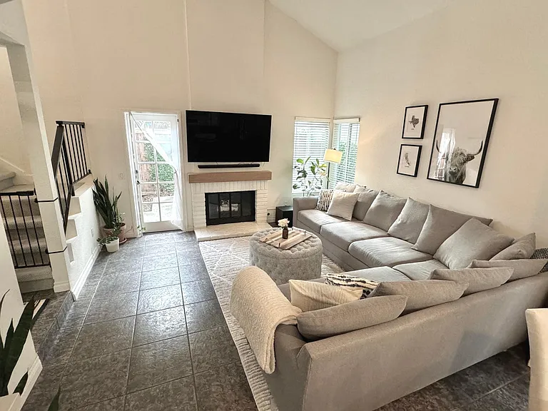 117 E Wilson St #B — Photo 3
