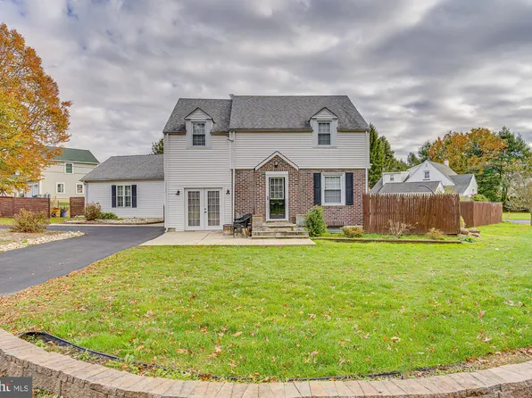 39 Park Ln, Feasterville Trevose, PA 19053