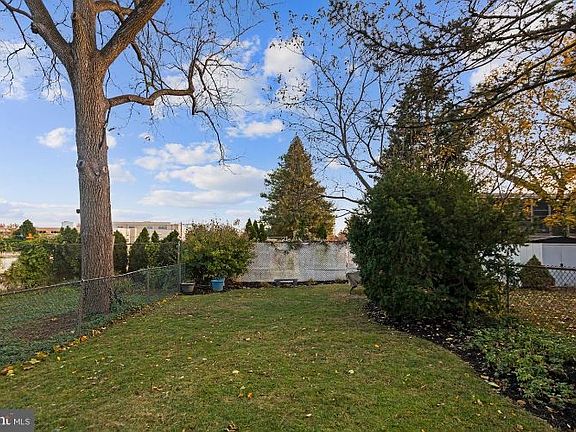 5th image of 111 E Marthart Ave
