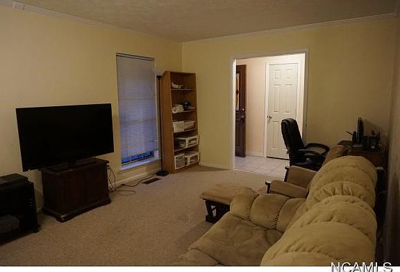 3rd image of 1826 Teakwood Dr SE