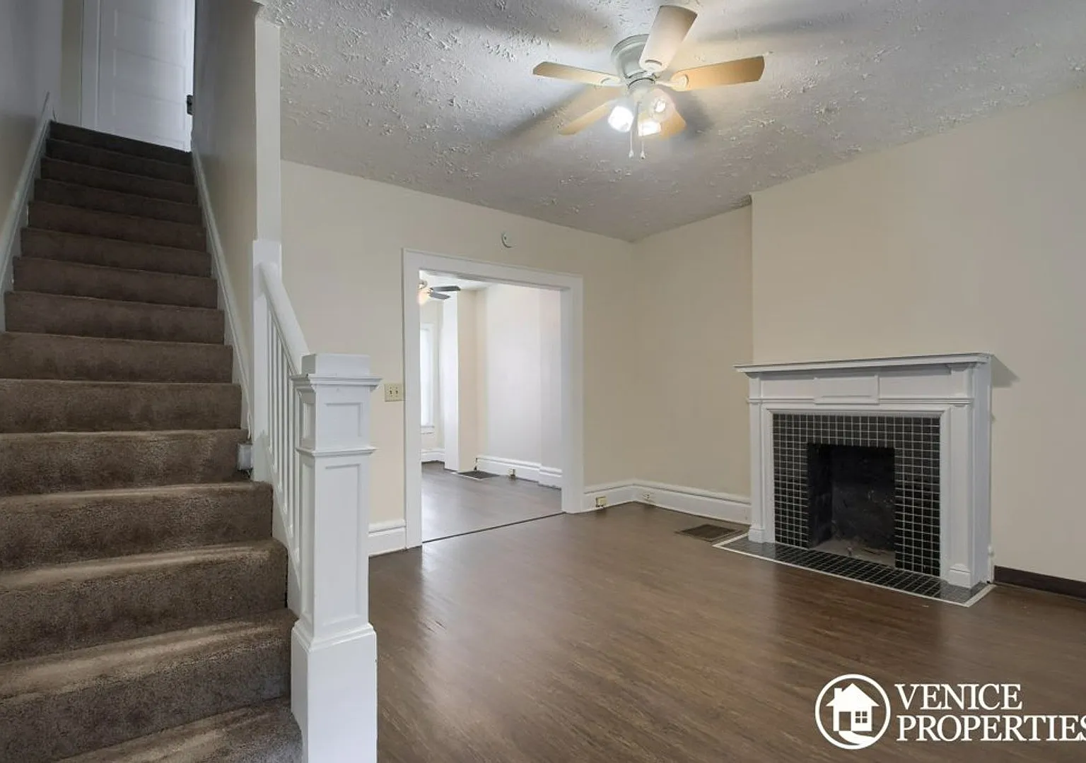 Charming 2BR on Lane and Indiana — Photo 3