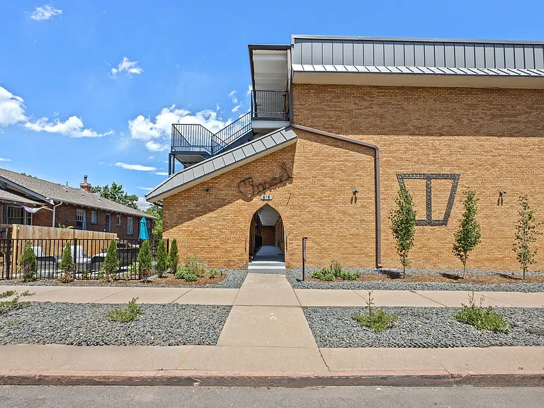 Charmel Apartments — Photo 18
