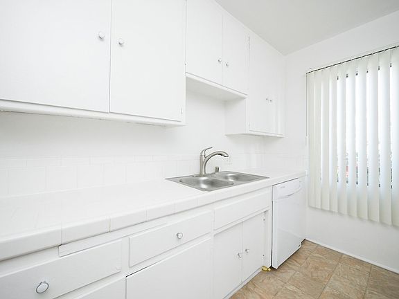 3rd image of 6538 Fountain Ave #7501