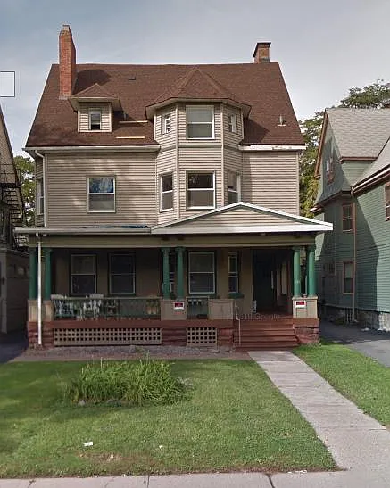 Maintained Yard & Porch Space