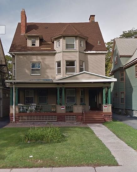 Maintained Yard & Porch Space