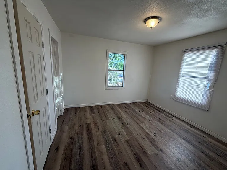 4511 Avenue G — Photo 5