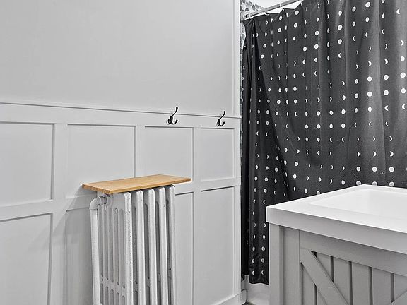 Updated bathroom with modern finishes, offering a clean and comfortable space for everyday use.