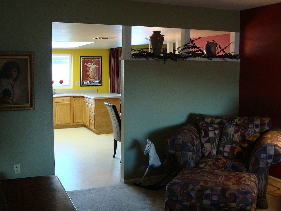 2nd image of 7121 W Bell Rd Ste 100
