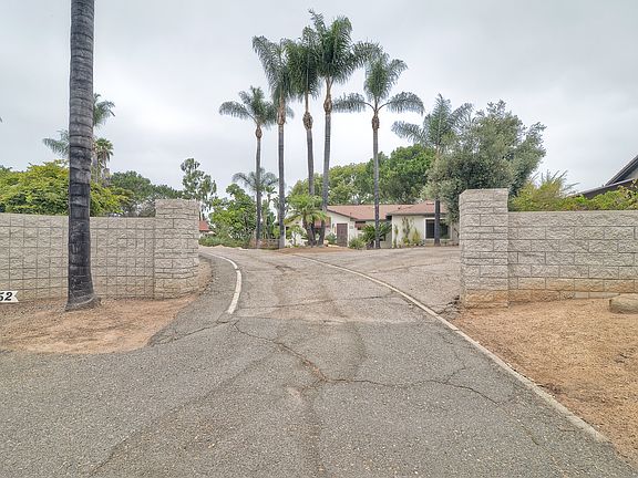 Entrance; block fence