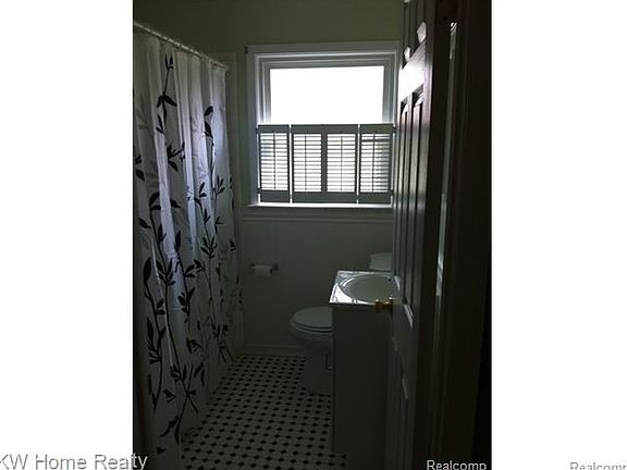 3rd image of 167 Summer Ave