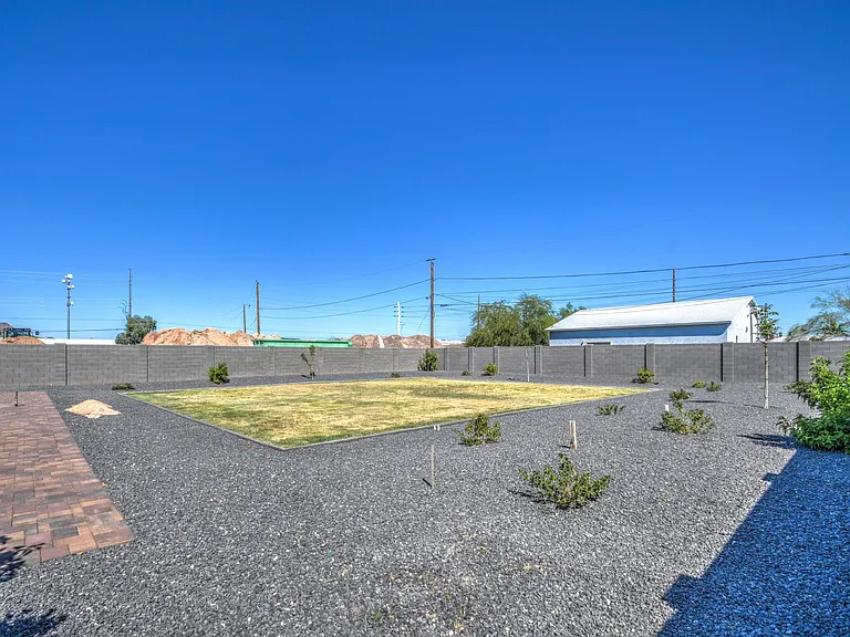 3216 E Sunnyside Ln — Photo 48