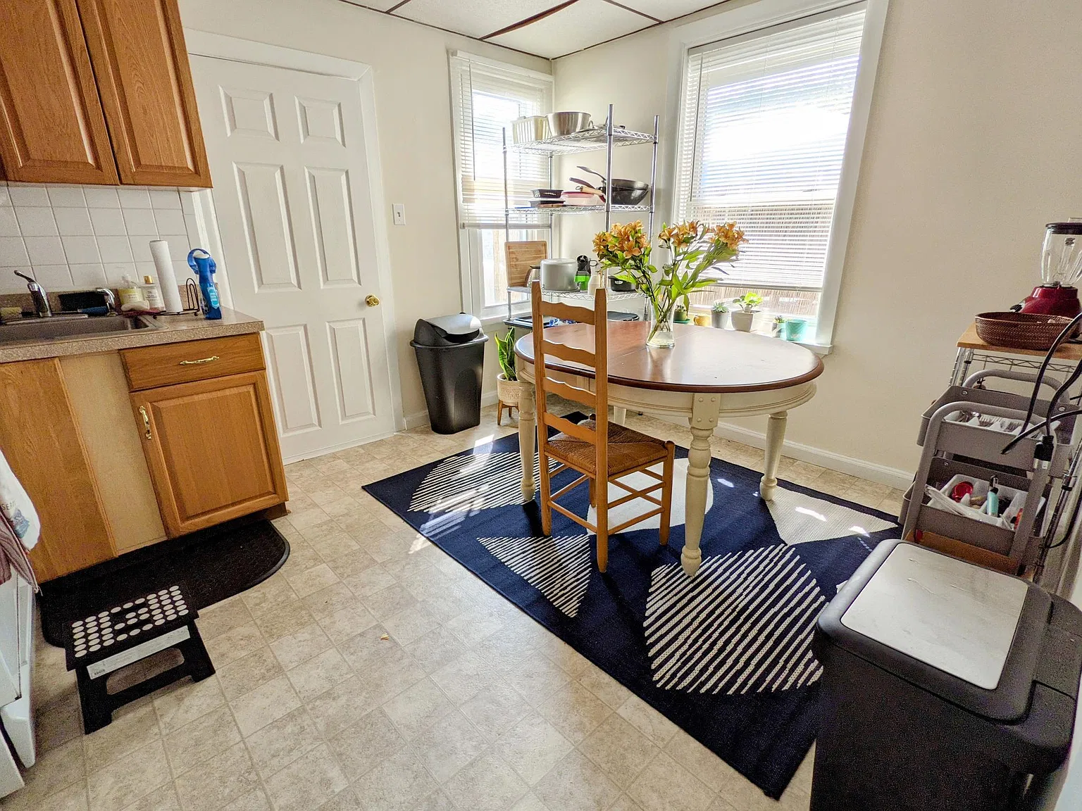 3 bed, 1.5 bath, 1500 sqft, $3,300 — Photo 2