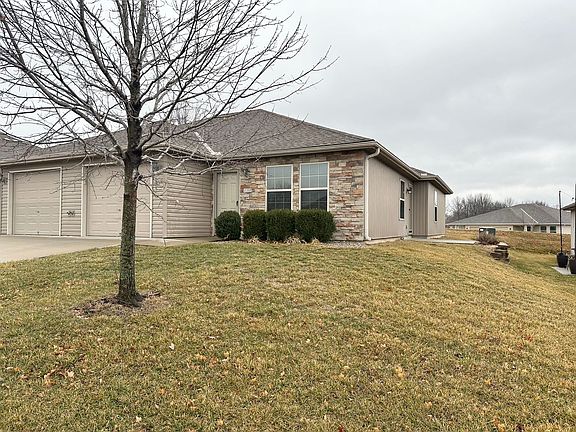 3rd image of 138 SW Rock Garden Ln