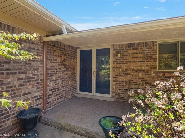 3120 Hartford Ln, Shelby Township, MI 48316