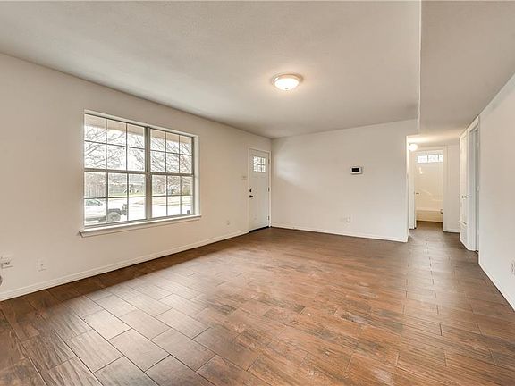 5th image of 1004 Woodside Ln