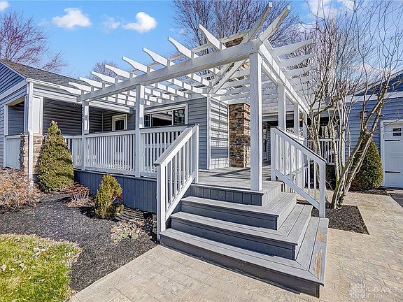 3rd image of 352 Vindale Dr