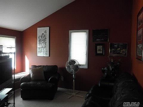 4th image of 53A Beecher Ave