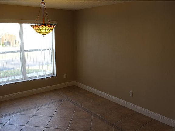 5th image of 761 Belhaven Dr