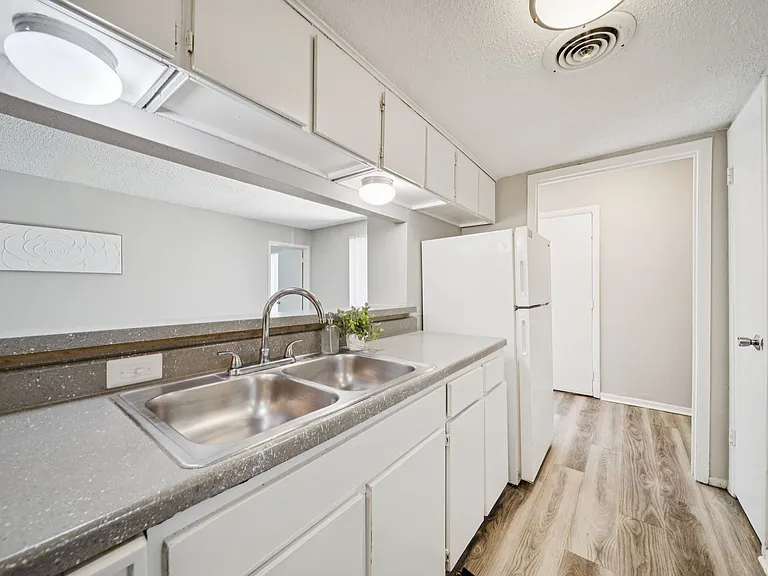Cedar Park Apartments — Photo 45
