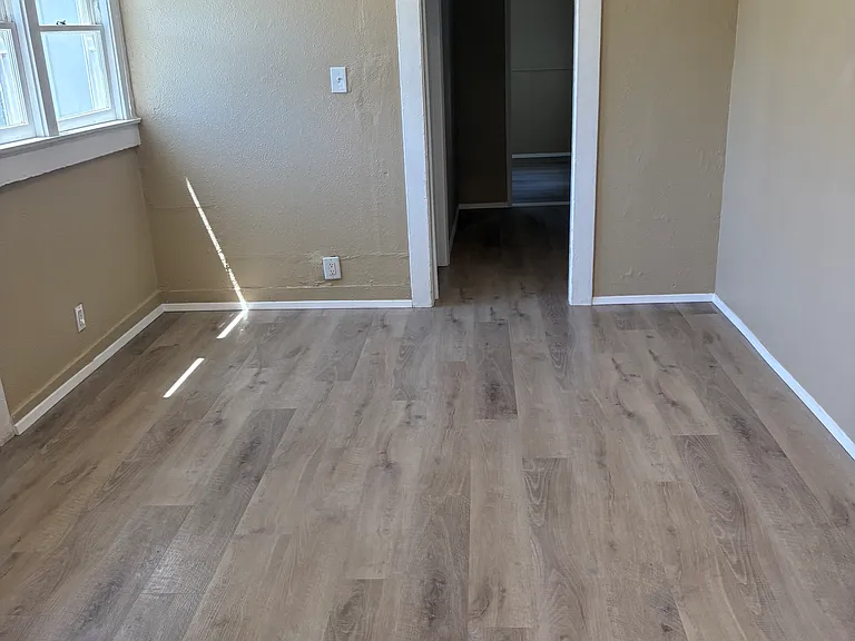 318 S Broadway St — Photo 20
