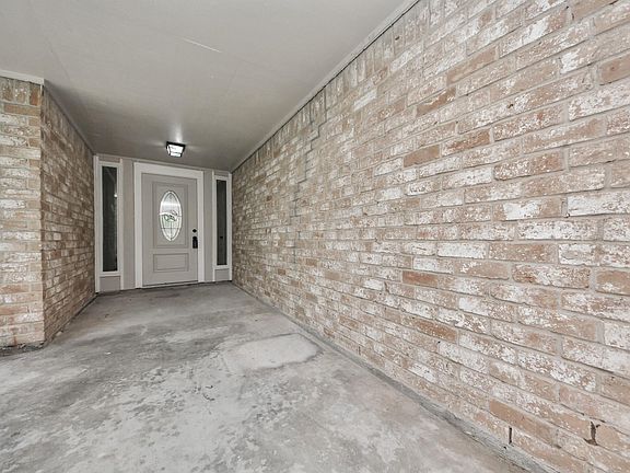 4th image of 23007 Baneberry Dr