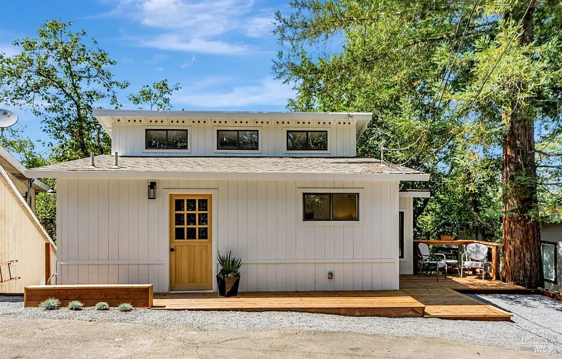 240 Vila Road photo 1