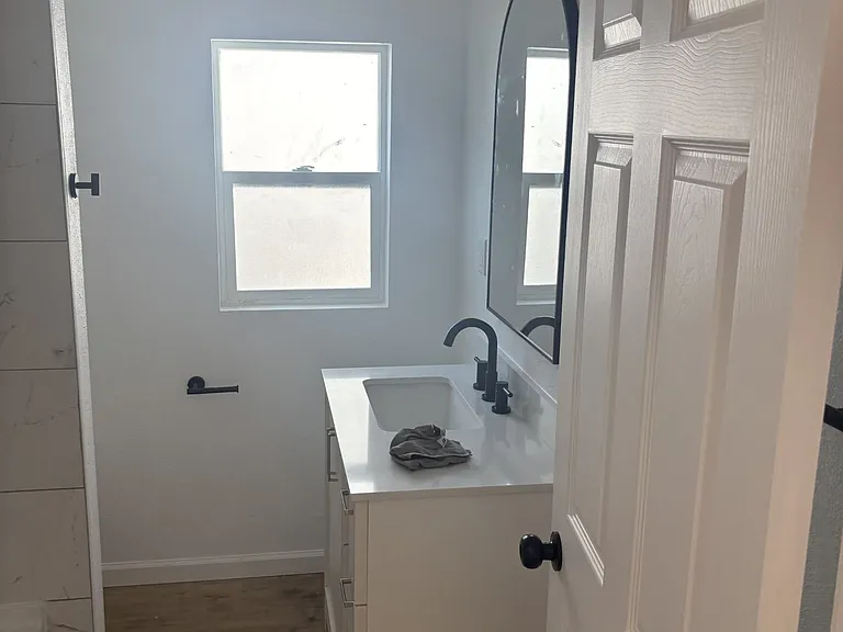 1515 W Bristol Ave — Photo 9