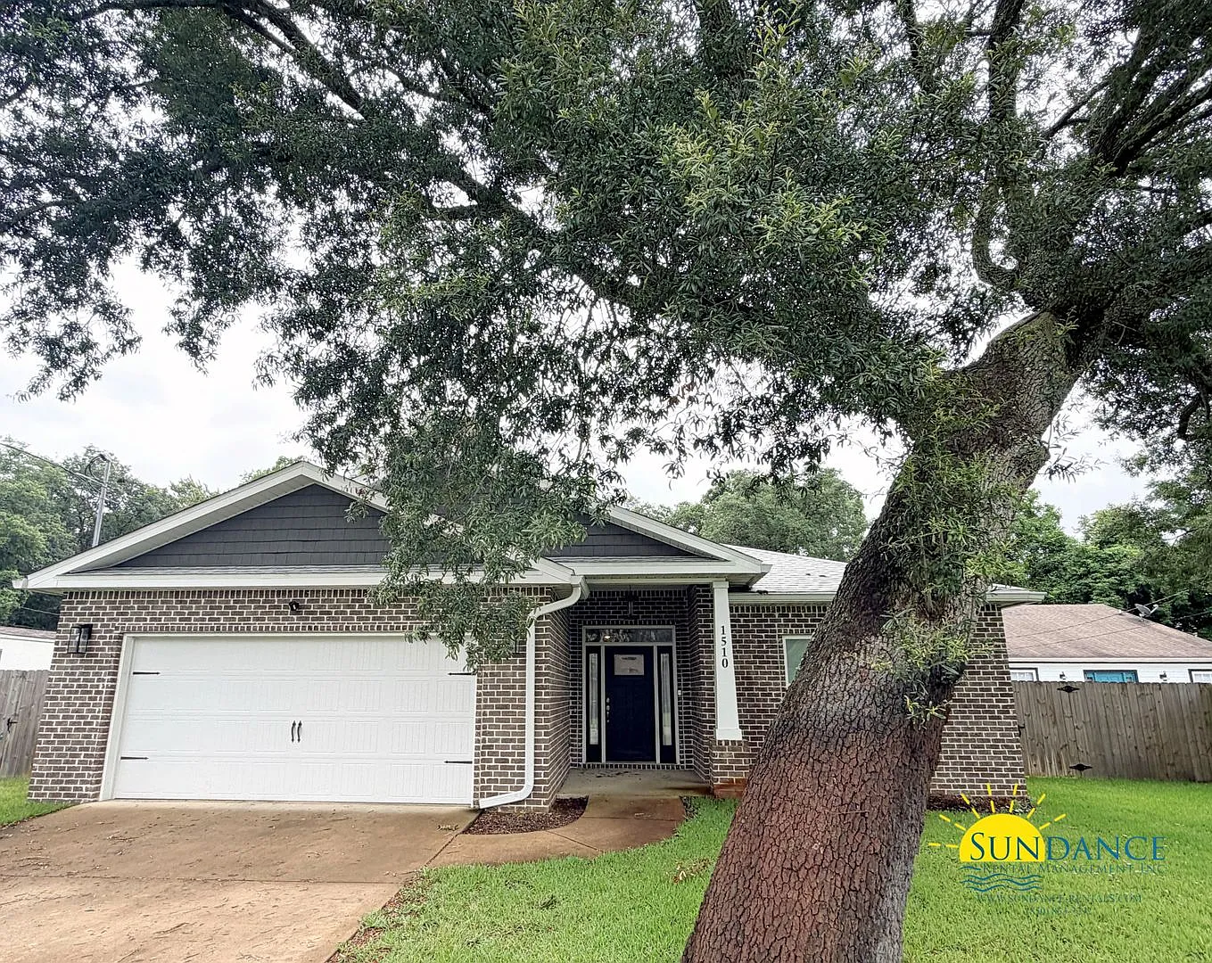 Spacious 5-Bedroom Home in Northern Pines, Fort Walton Beach! — Photo 1