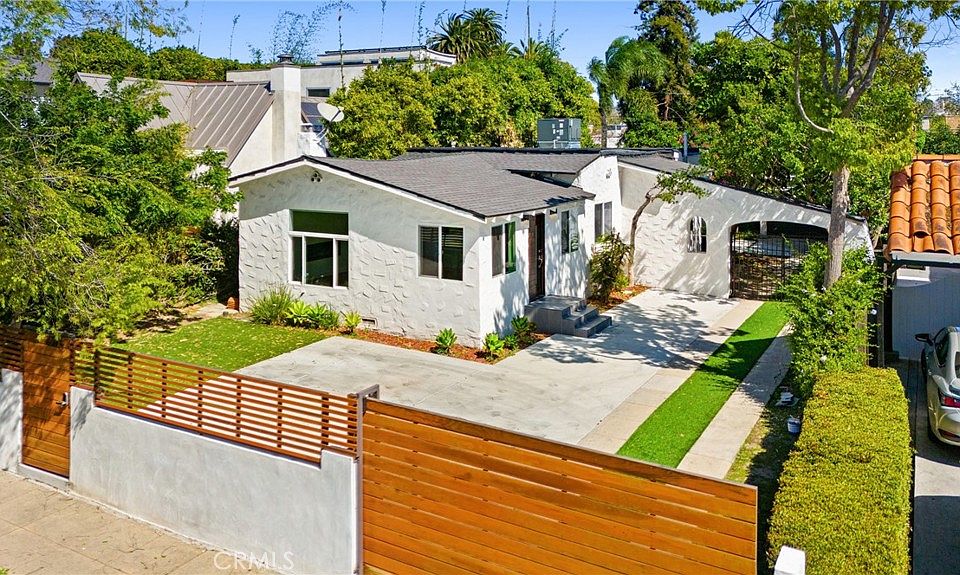 1st image of 2216 Veteran Ave