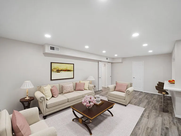 357 N Post Oak Ln #101 — Photo 3