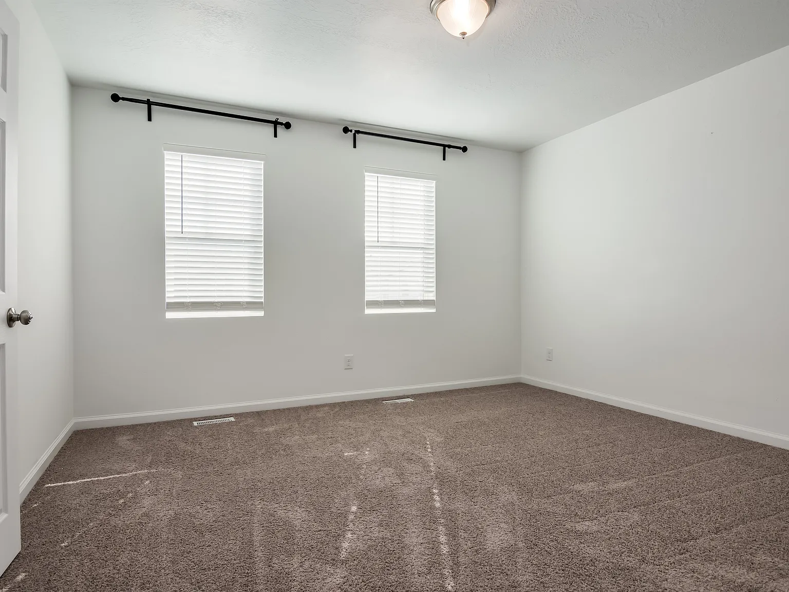 6450 Black Ridge Dr — Photo 4