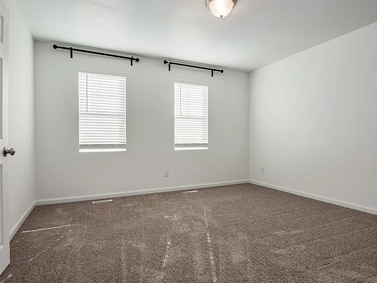 6450 Black Ridge Dr — Photo 4