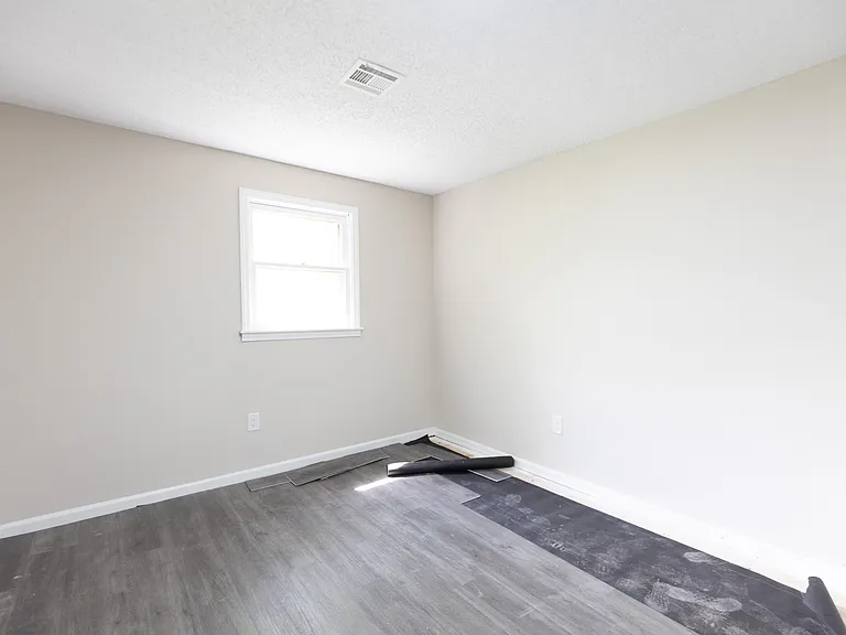 2717 Webster Ave — Photo 8