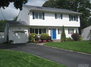 8 Doncaster Ave, West Islip, NY 11795