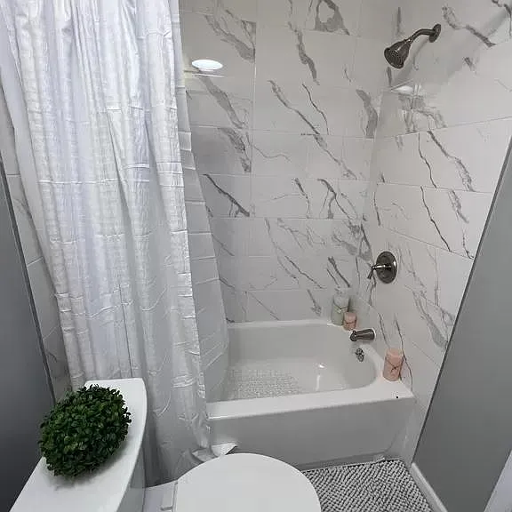 2057 N Franklin St — Photo 37