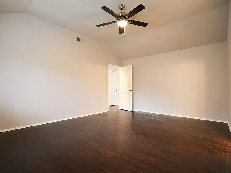 1816 Chatham Dr — Photo 11