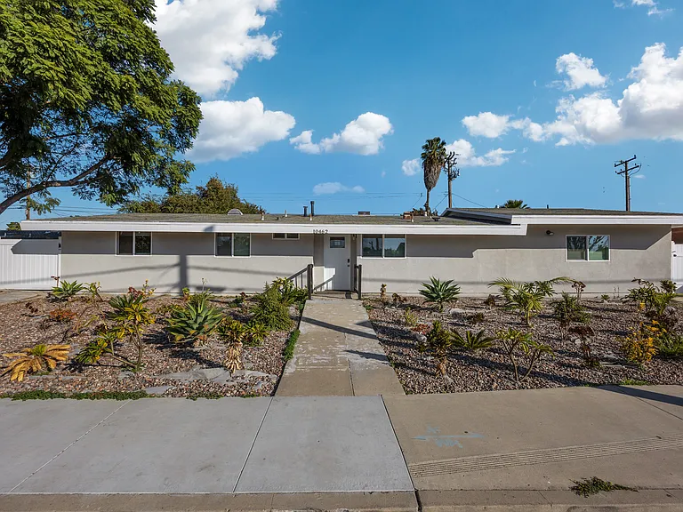 10462 Poona Dr — Photo 15