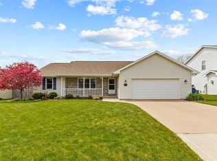 1128 Grassymeadow Ln, Menasha, WI 54952