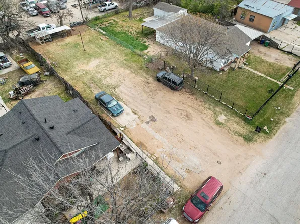 3825 Mercury St, Haltom City, TX 76111