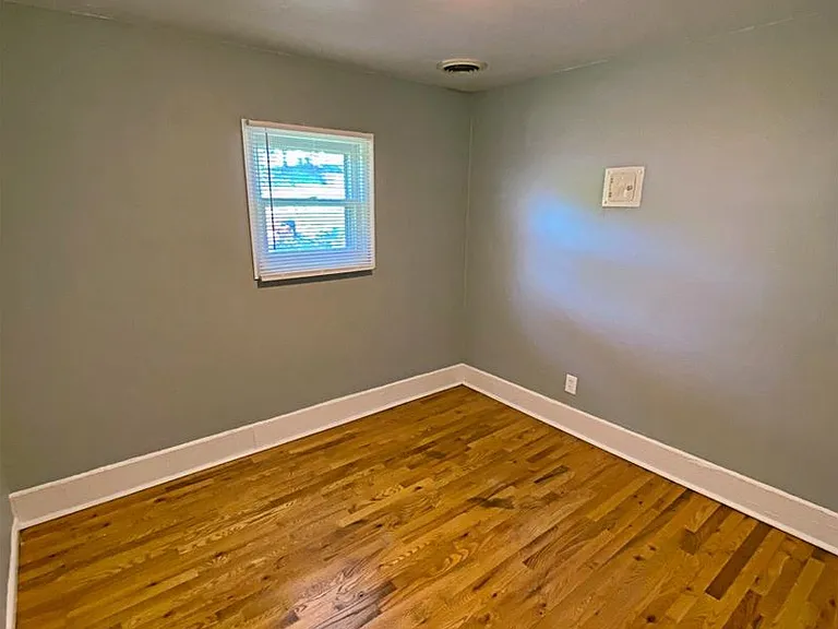 5648 Dorcas St — Photo 13