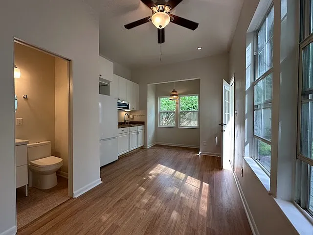 The space has superb natural ventilation and light. Cooling and heating are provided by a super quiet mini-split.