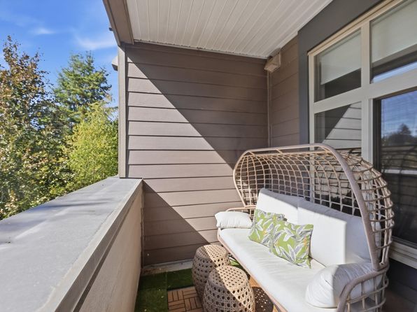 2 bedroom rental in Surrey — photo 11